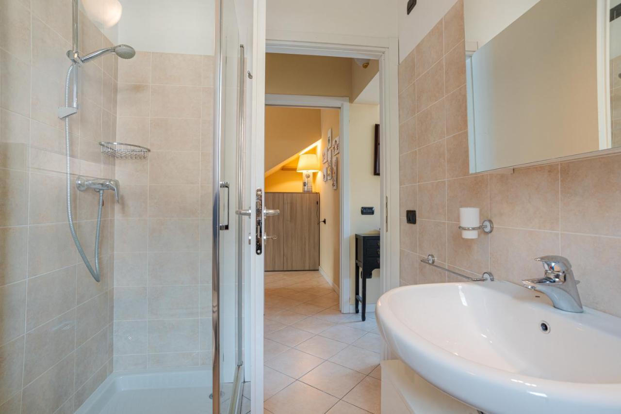 Lake Como Apartment With Balcony And Private Parking Ossuccio Εξωτερικό φωτογραφία